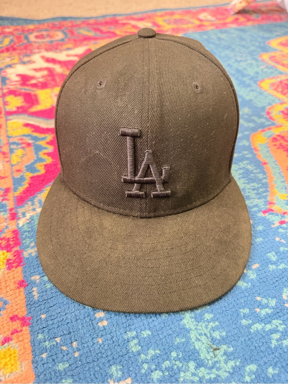 fitted baseball cap, New Era LA Dodgers 59FIFTY Black on Black 7 1/8 56.8 cm